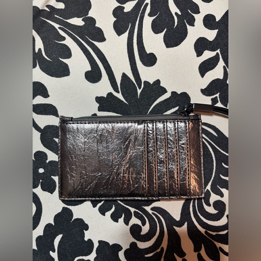 New Simply Vera Vera Wang Amboy Metallic Wallet - Picture 3 of 4